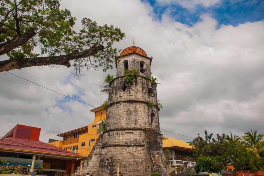 Хостел Lufian Dormitel Dumaguete City Экстерьер фото